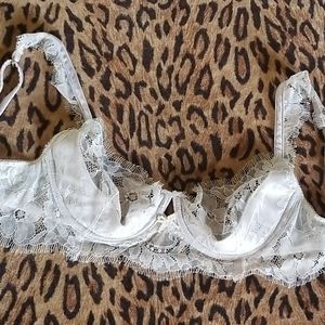 LIKE NEW VICTORIA'S SECRET demi bra 34B silver